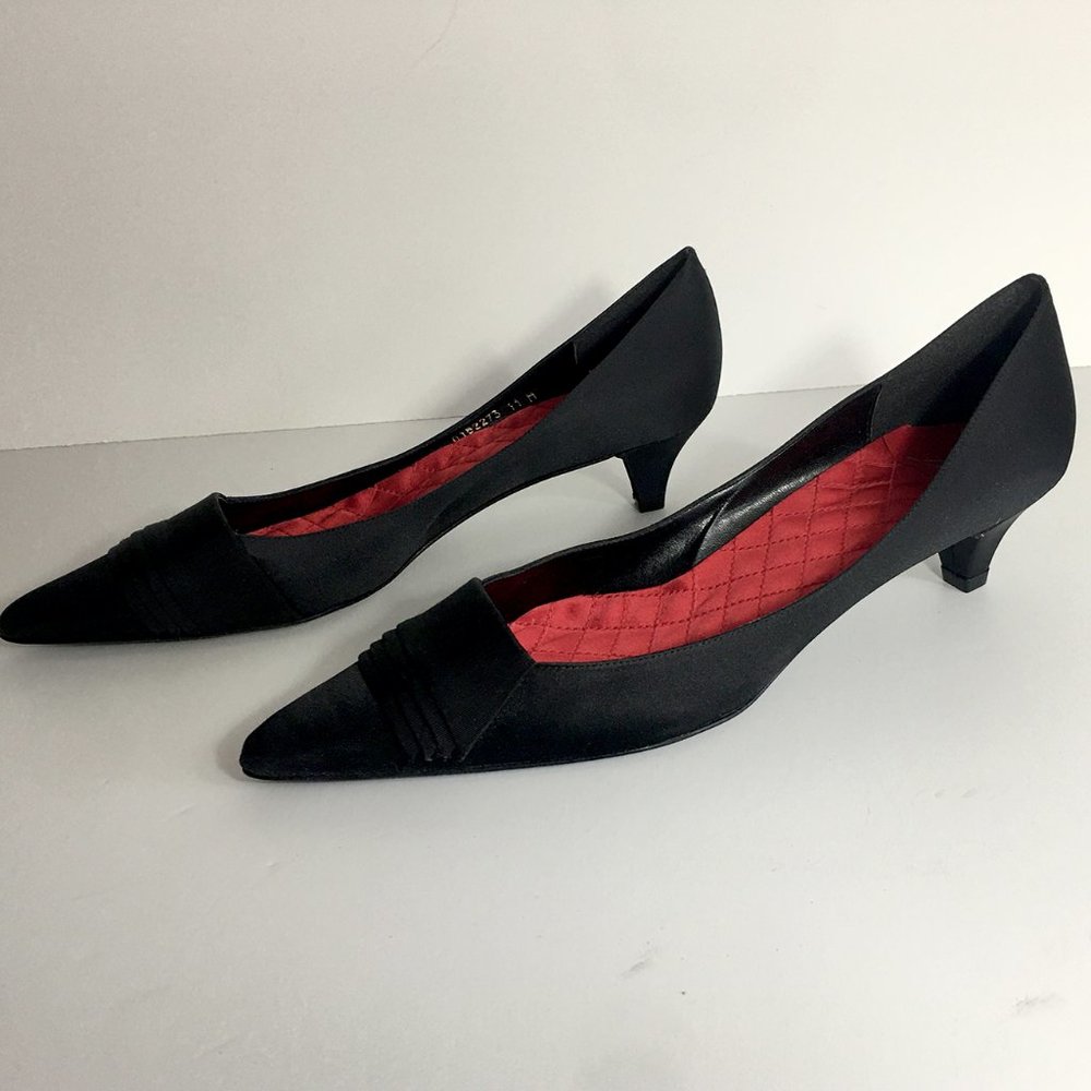 Delman Women black leather shoes. Size 11. NEW